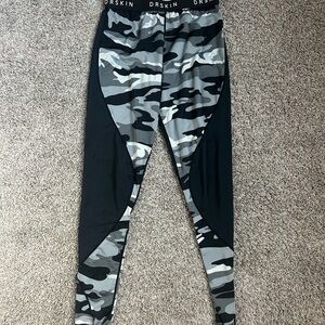 Men’s  Camouflage Athletic Leggings - Black and Gray